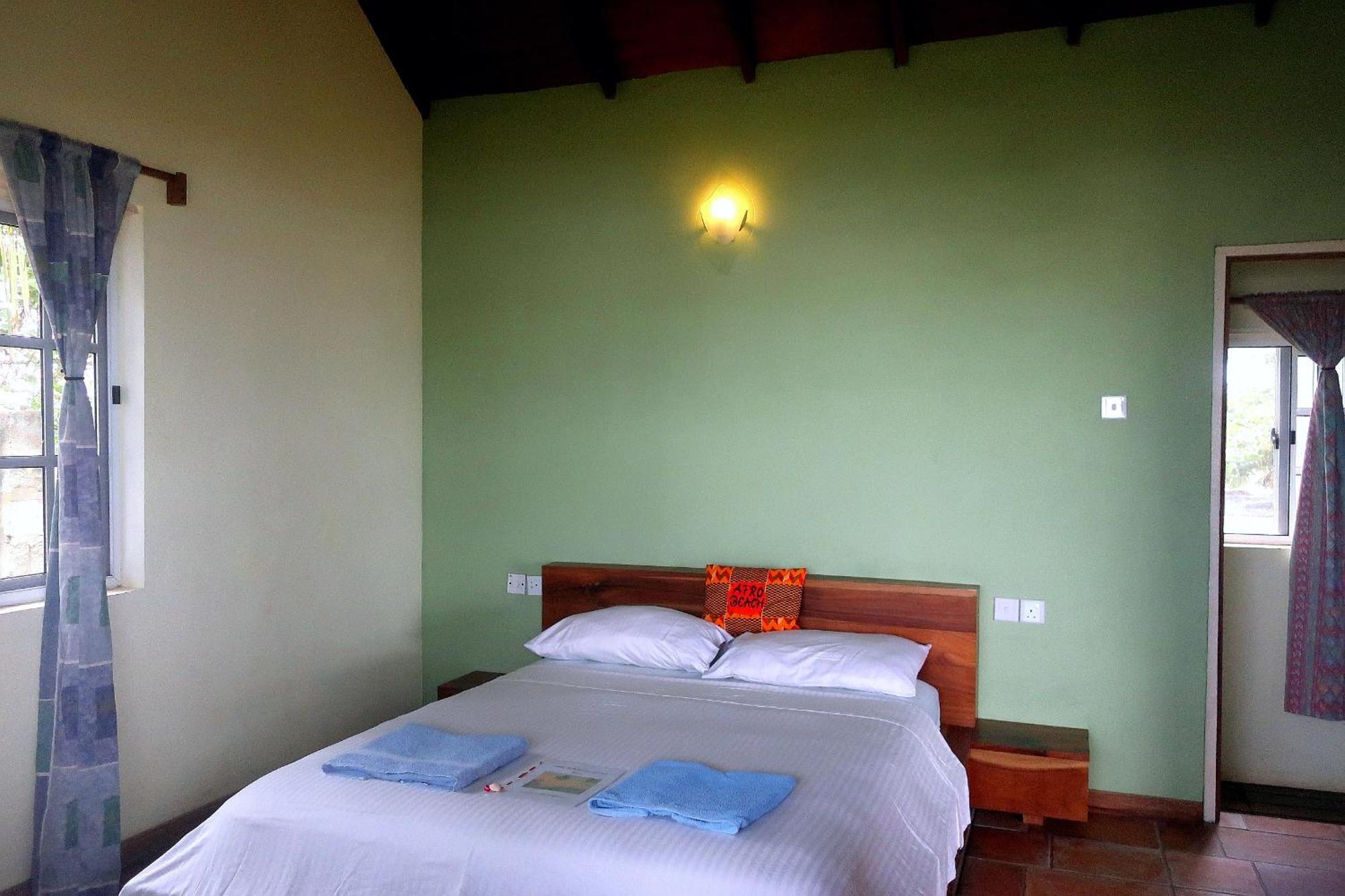 Afro Beach Eco Resort Butre Room photo